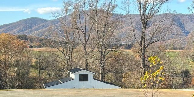 85 Old Cabin TRL, Boones Mill, VA 24065