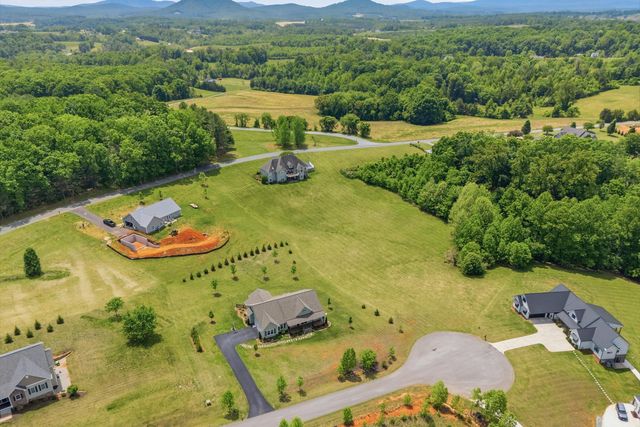 85 Old Cabin TRL, Boones Mill, VA 24065
