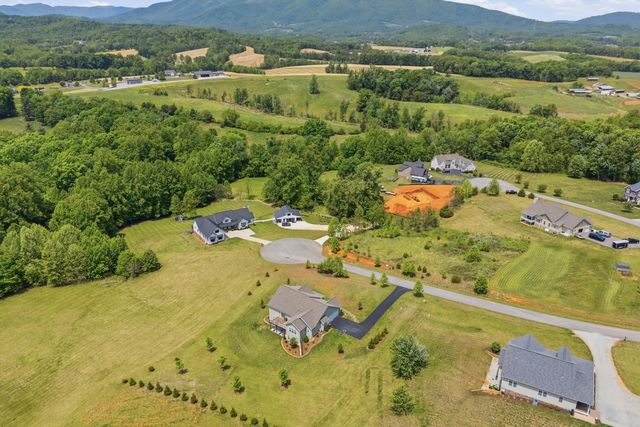 85 Old Cabin TRL, Boones Mill, VA 24065
