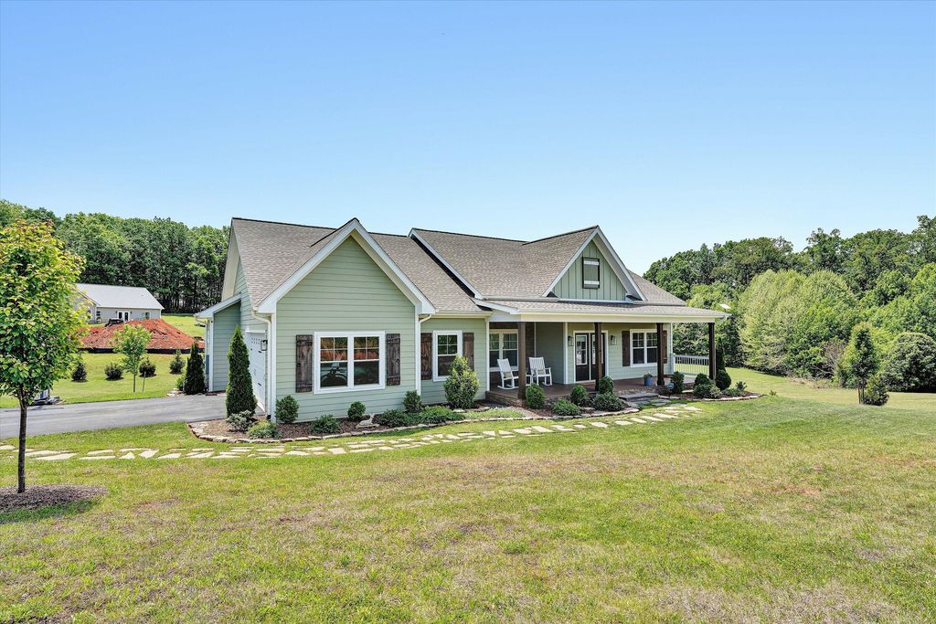 85 Old Cabin TRL, Boones Mill, VA 24065