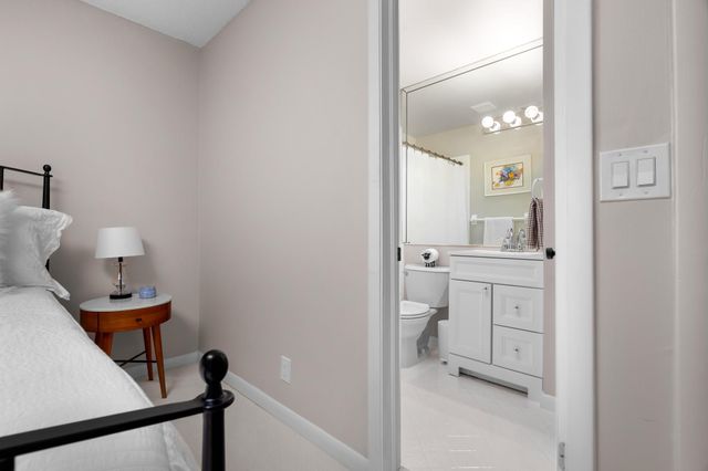 1321 Bayview Dr 4, Fort Lauderdale, FL 33304