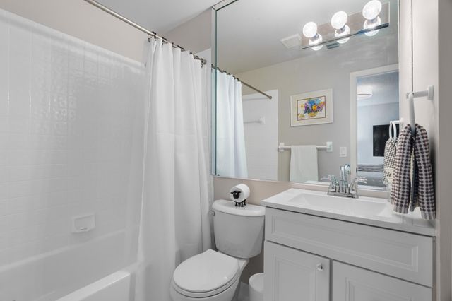 1321 Bayview Dr 4, Fort Lauderdale, FL 33304