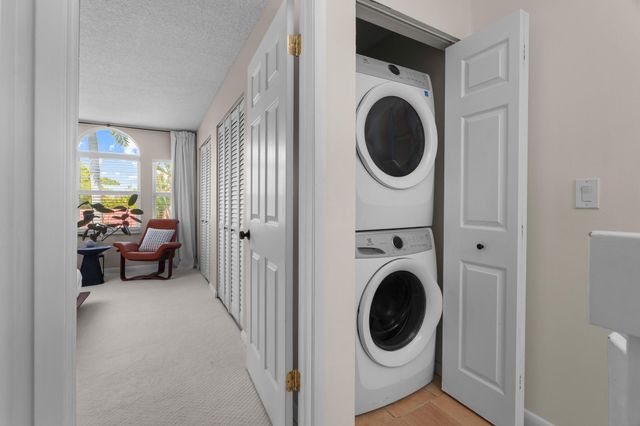 1321 Bayview Dr 4, Fort Lauderdale, FL 33304