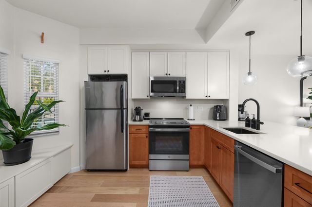 1321 Bayview Dr 4, Fort Lauderdale, FL 33304