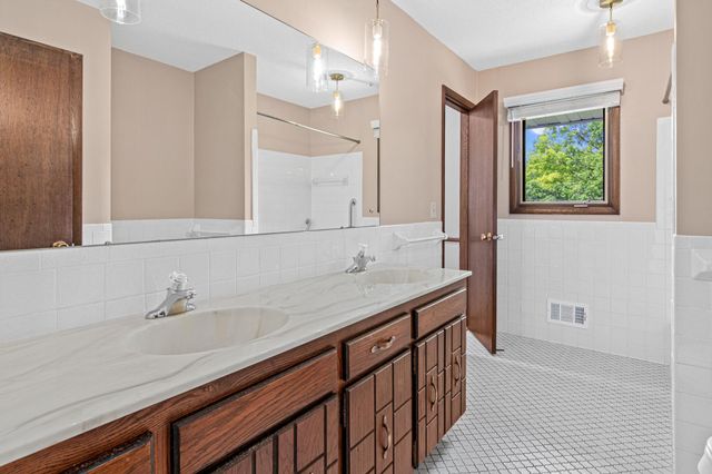 4829 Boone Circle N, New Hope, MN 55428
