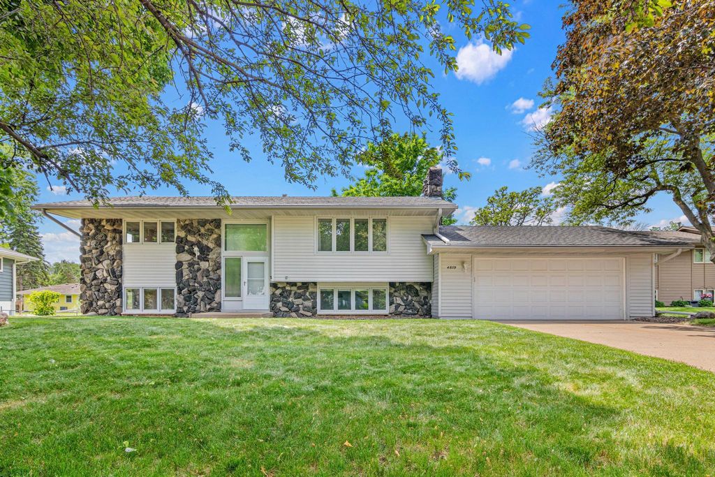4829 Boone Circle N, New Hope, MN 55428