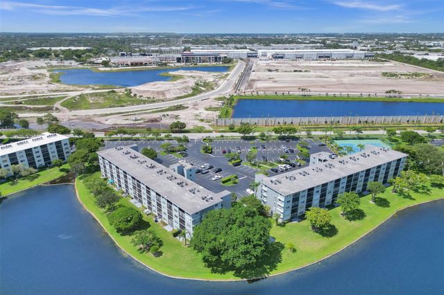 2226 N Cypress Bend Dr 109, Pompano Beach, FL 33069