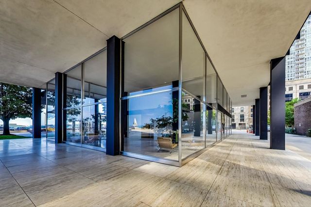 880 N Lake Shore Drive 18E, Chicago, IL 60611