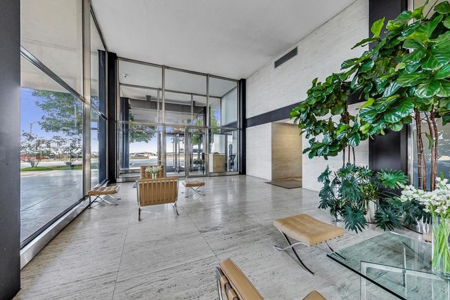 880 N Lake Shore Drive 18E, Chicago, IL 60611