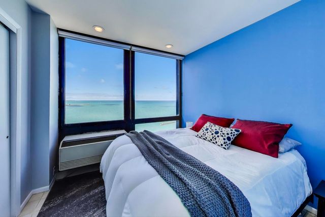 880 N Lake Shore Drive 18E, Chicago, IL 60611