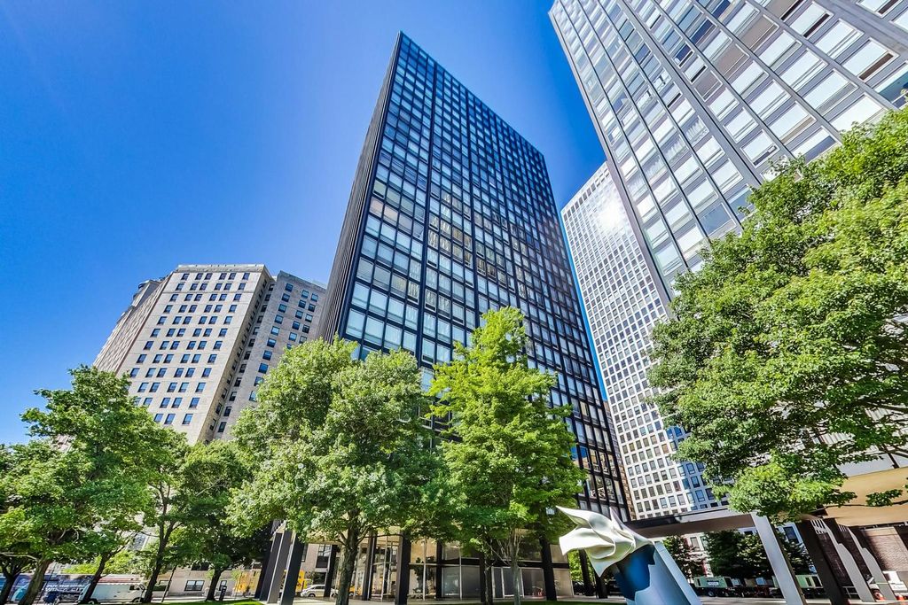 880 N Lake Shore Drive 18E, Chicago, IL 60611
