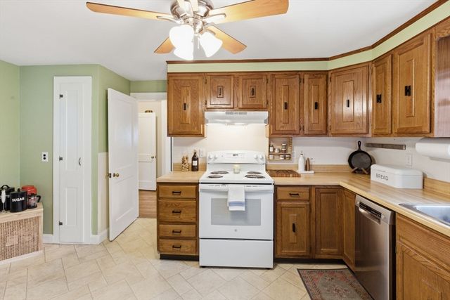 429 Oak Hill Rd, Fitchburg, MA 01420