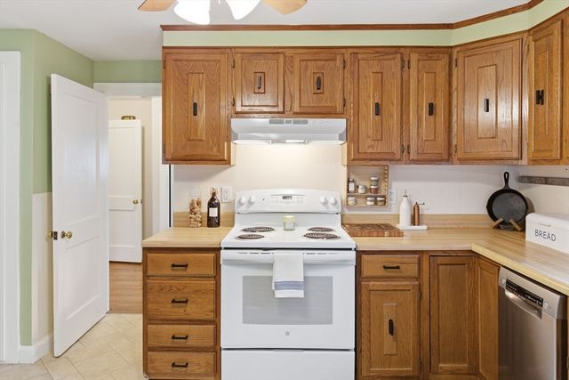 429 Oak Hill Rd, Fitchburg, MA 01420