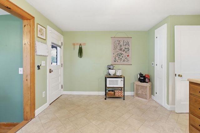 429 Oak Hill Rd, Fitchburg, MA 01420