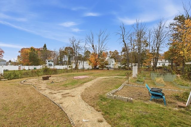 429 Oak Hill Rd, Fitchburg, MA 01420