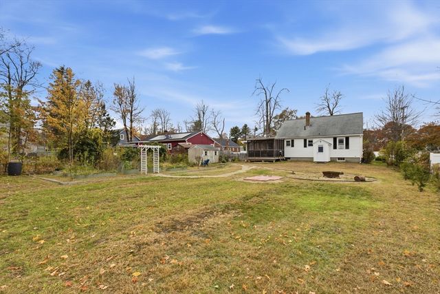 429 Oak Hill Rd, Fitchburg, MA 01420