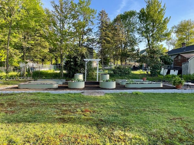 429 Oak Hill Rd, Fitchburg, MA 01420