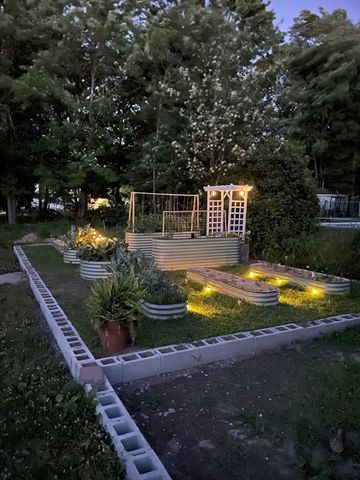 429 Oak Hill Rd, Fitchburg, MA 01420