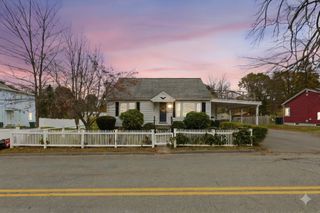 429 Oak Hill Rd, Fitchburg, MA 01420