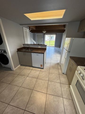 420 Meadowgreen Lane 420, Round Lake Beach, IL 60073