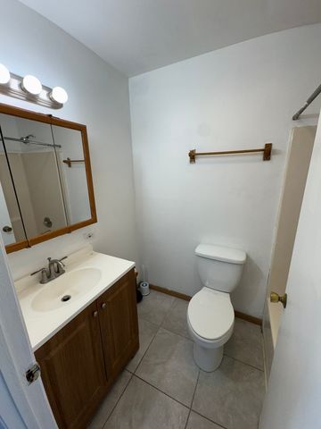 420 Meadowgreen Lane 420, Round Lake Beach, IL 60073