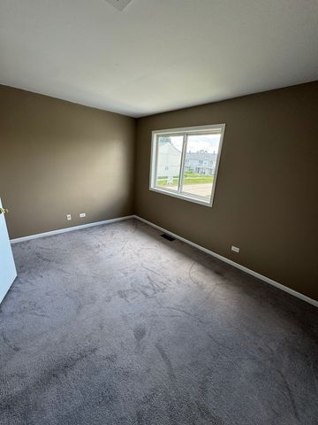 420 Meadowgreen Lane 420, Round Lake Beach, IL 60073