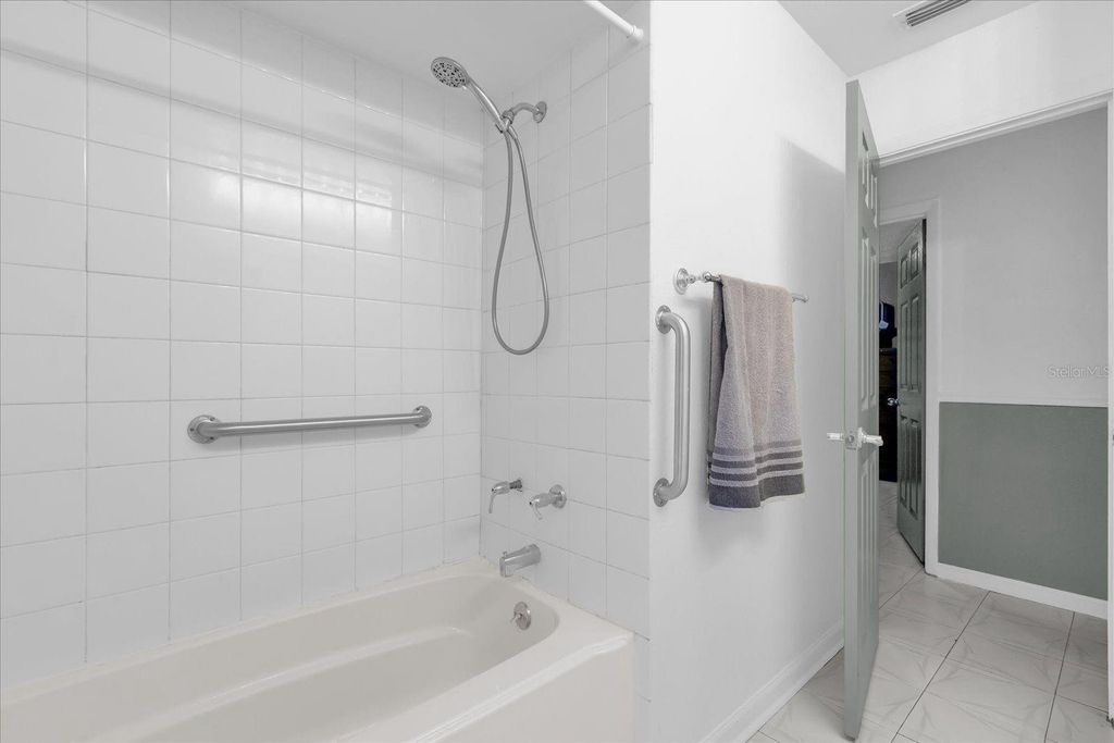 Image 12 of property listing at 3717 JERICHO DRIVE, Casselberry, FL 32707