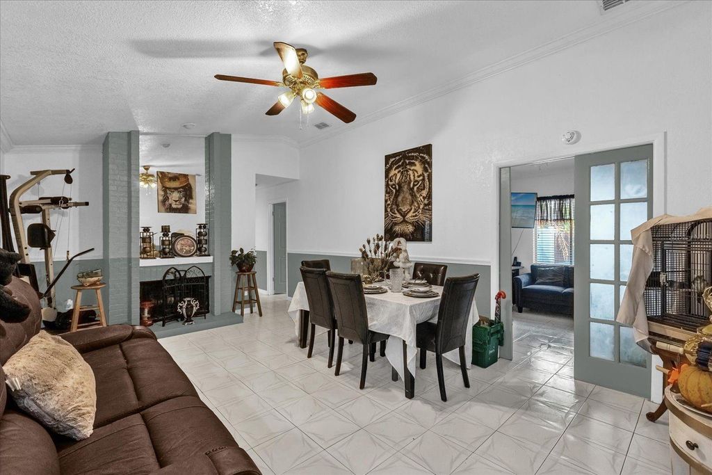 Image 3 of property listing at 3717 JERICHO DRIVE, Casselberry, FL 32707