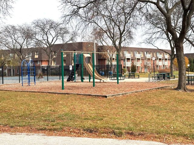 2 Villa Verde Drive 120, Buffalo Grove, IL 60089