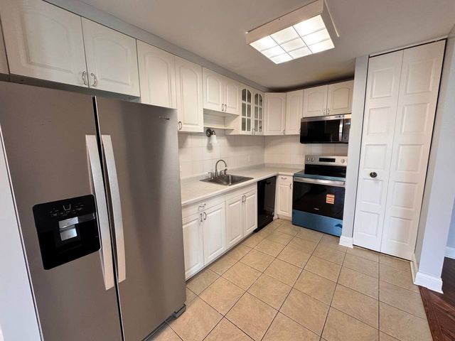 2 Villa Verde Drive 120, Buffalo Grove, IL 60089