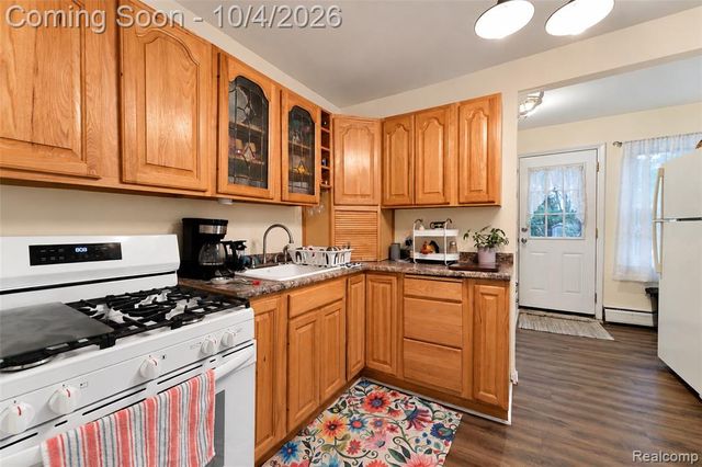 5910 Harrison Street, Garden City, MI 48135