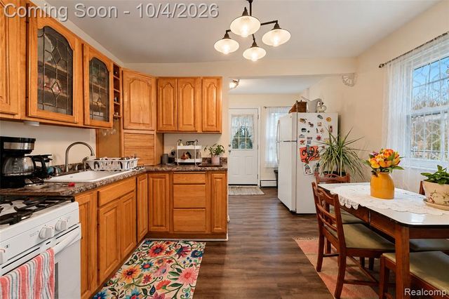 5910 Harrison Street, Garden City, MI 48135