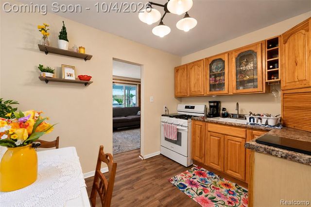 5910 Harrison Street, Garden City, MI 48135