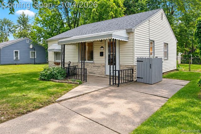 5910 Harrison Street, Garden City, MI 48135