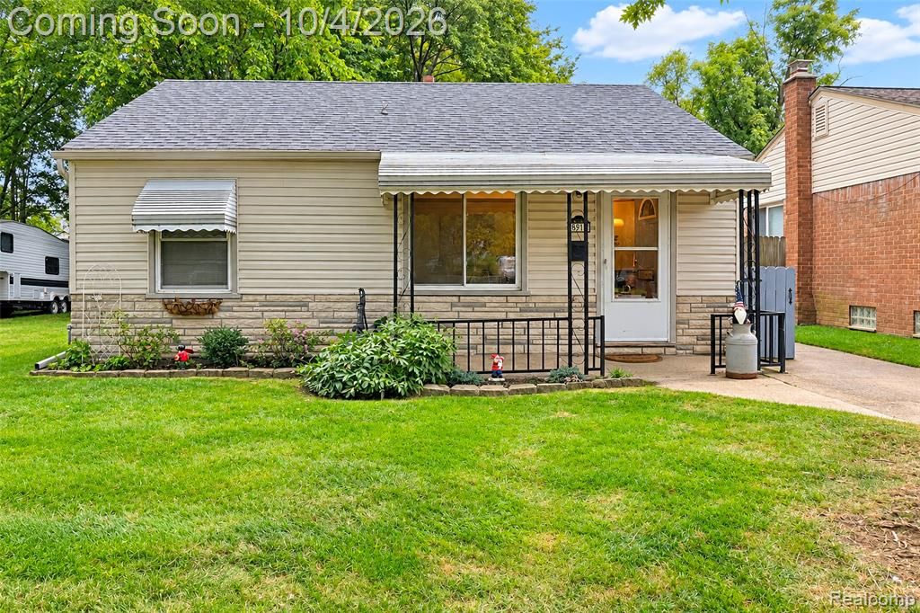 5910 Harrison Street, Garden City, MI 48135