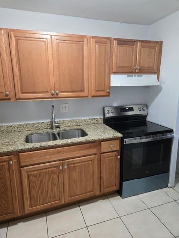 8001 FAIRVIEW Drive 104, Tamarac, FL 33321