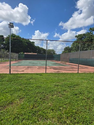 8001 FAIRVIEW Drive 104, Tamarac, FL 33321