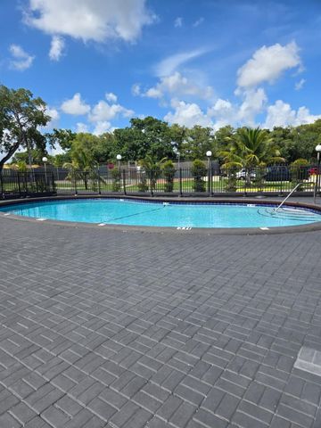 8001 FAIRVIEW Drive 104, Tamarac, FL 33321