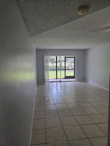 8001 FAIRVIEW Drive 104, Tamarac, FL 33321