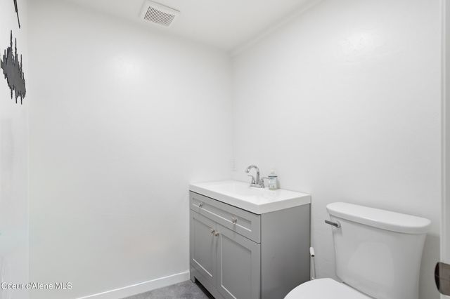 27294 N Clagstone Rd, Athol, ID 83801