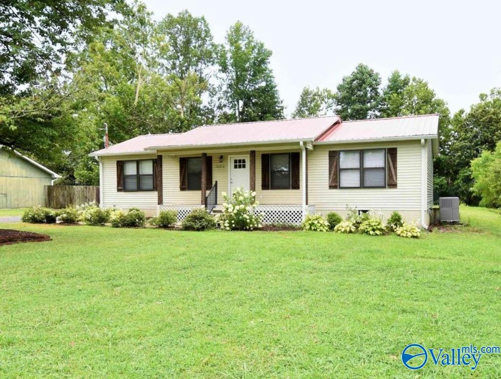 2020 Ridge Crest Drive, Guntersville, AL 35976