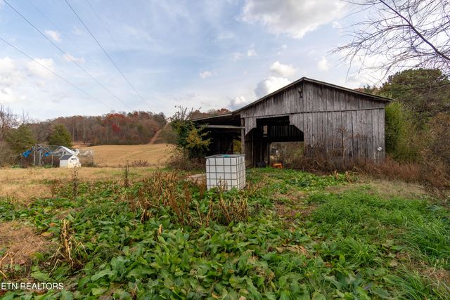 1055 Hines Valley Rd, Lenoir City, TN 37771