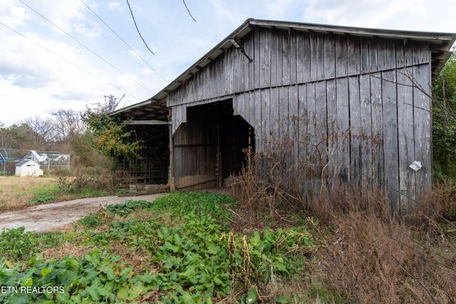 1055 Hines Valley Rd, Lenoir City, TN 37771