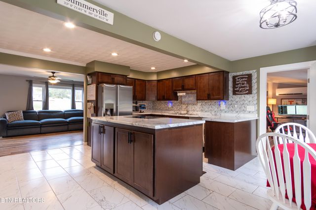 1055 Hines Valley Rd, Lenoir City, TN 37771