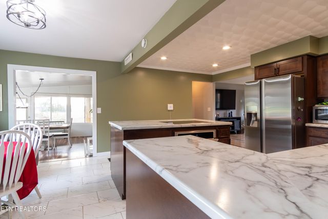 1055 Hines Valley Rd, Lenoir City, TN 37771