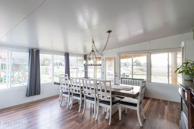 1055 Hines Valley Rd, Lenoir City, TN 37771