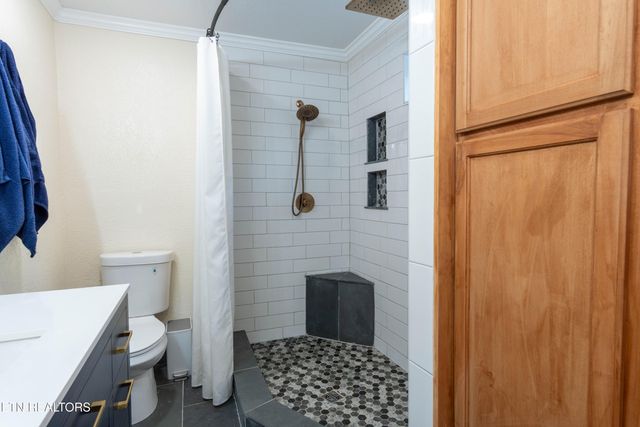 1055 Hines Valley Rd, Lenoir City, TN 37771