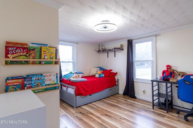 1055 Hines Valley Rd, Lenoir City, TN 37771