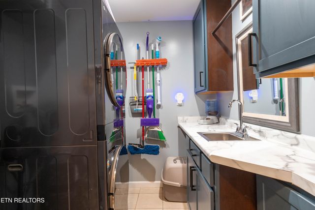 1055 Hines Valley Rd, Lenoir City, TN 37771