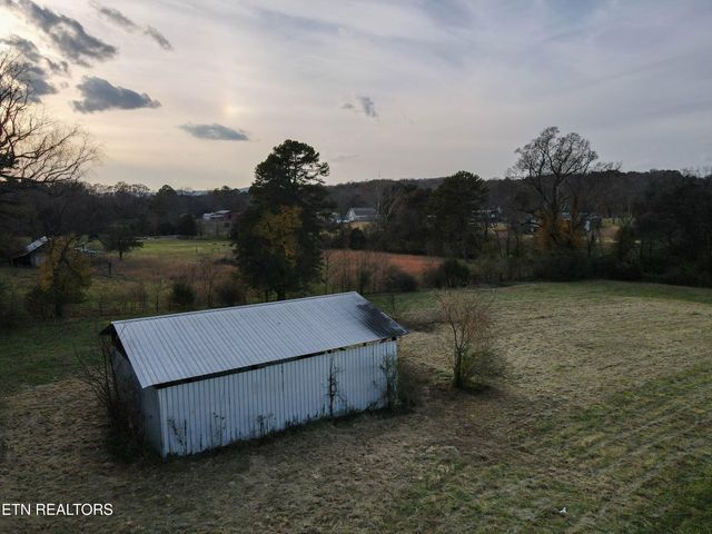 1055 Hines Valley Rd, Lenoir City, TN 37771